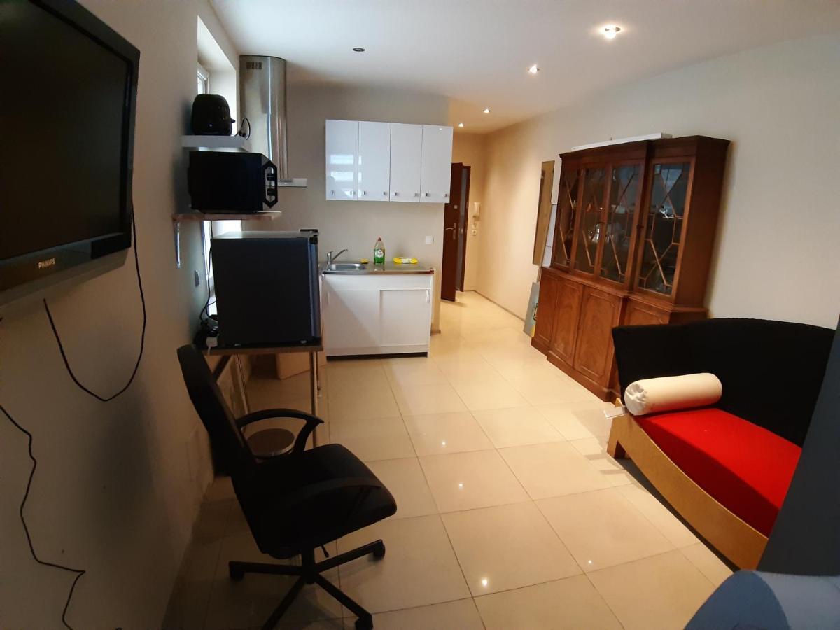 Leon Duren Apartment Bagian luar foto